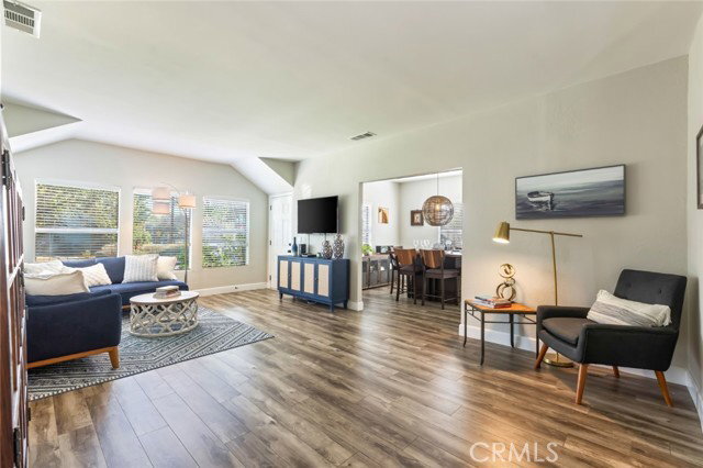 Photo - 923 N Mentor Ave