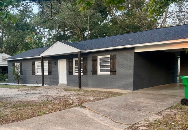 Building Photo - 138 Maple St Rental