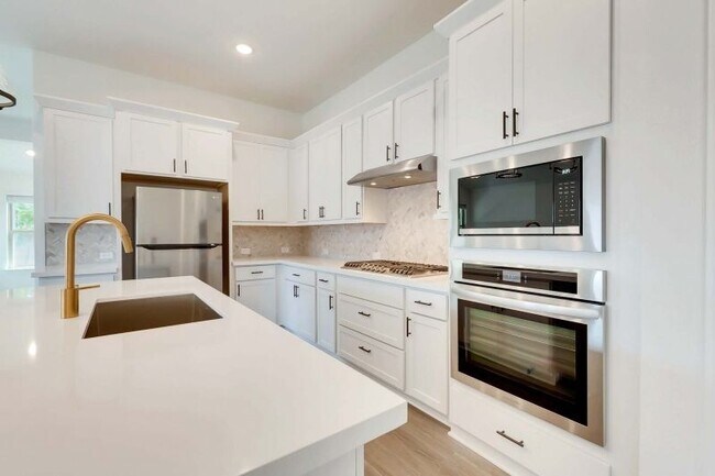 Photo - 271 Jefferson Dr