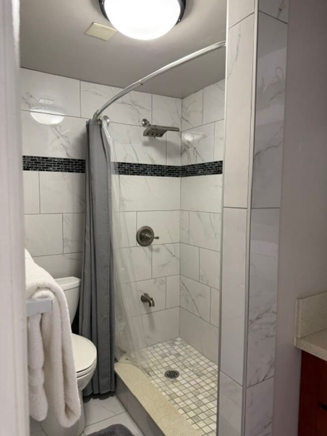190 Eleu Pl Unit 190A Eleu Place-A 1bd/1ba