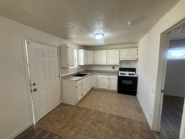 Photo - 561 Valley Ave Unidad B