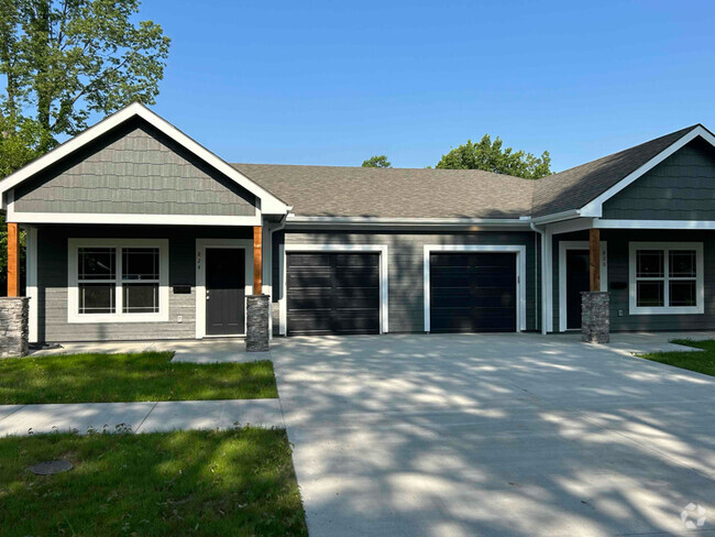 Building Photo - 820 S Poplar St Rental