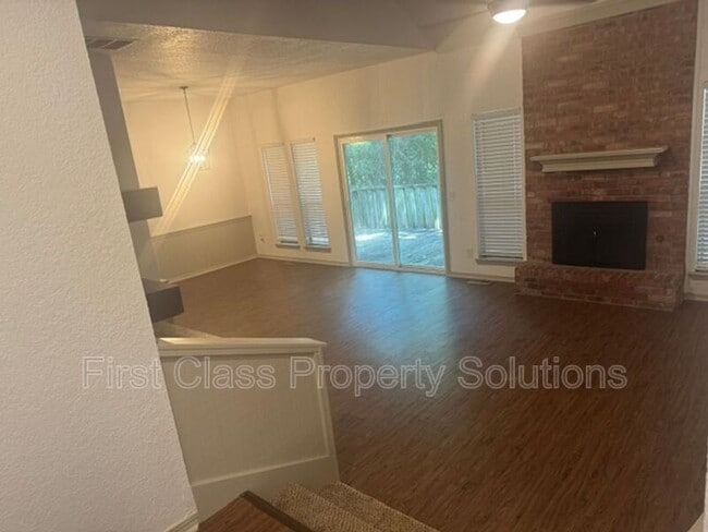 Photo - 1404 Mary Lee Ln