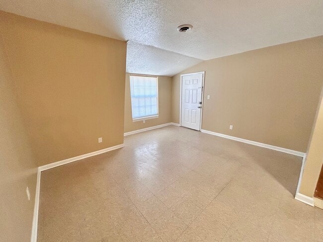 Photo - 206 Robin Ln Unit C