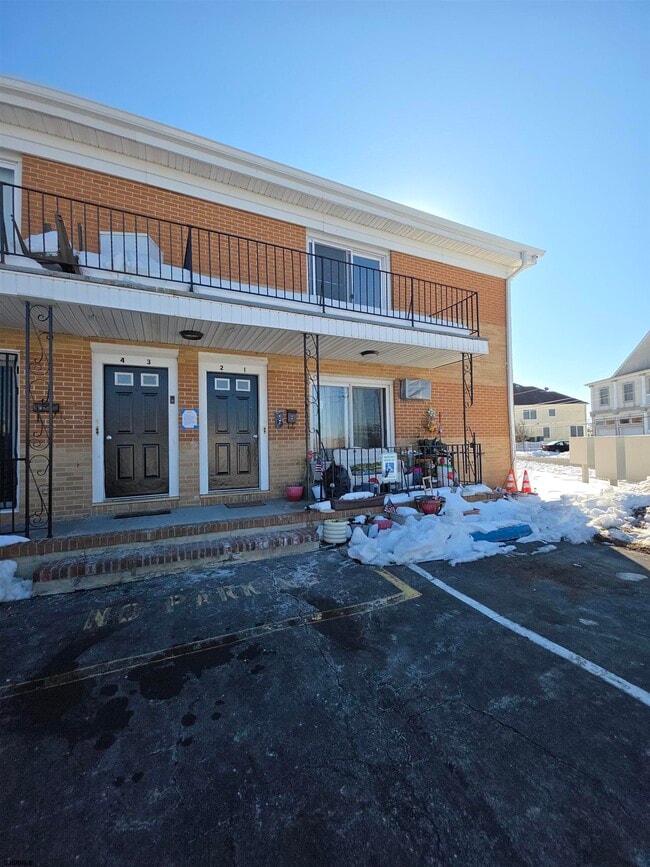 Building Photo - 2304 Hamilton Ave Unit 2