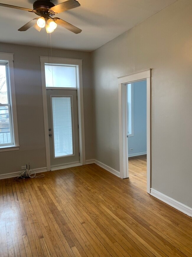 Photo - 858 N Ashland Ave Unit 2R