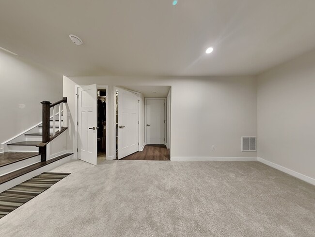 Photo - 4806 Spruce Rd
