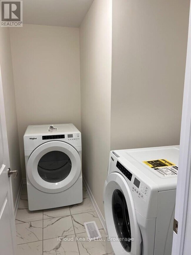 Photo - 214 Broadacre Dr