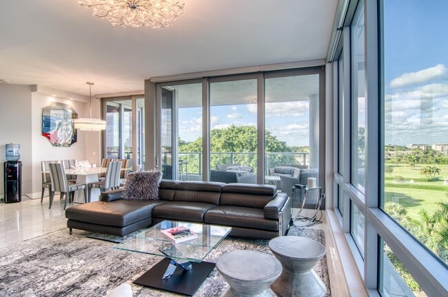 Photo - 1 Water Clb Wy Unidad 601