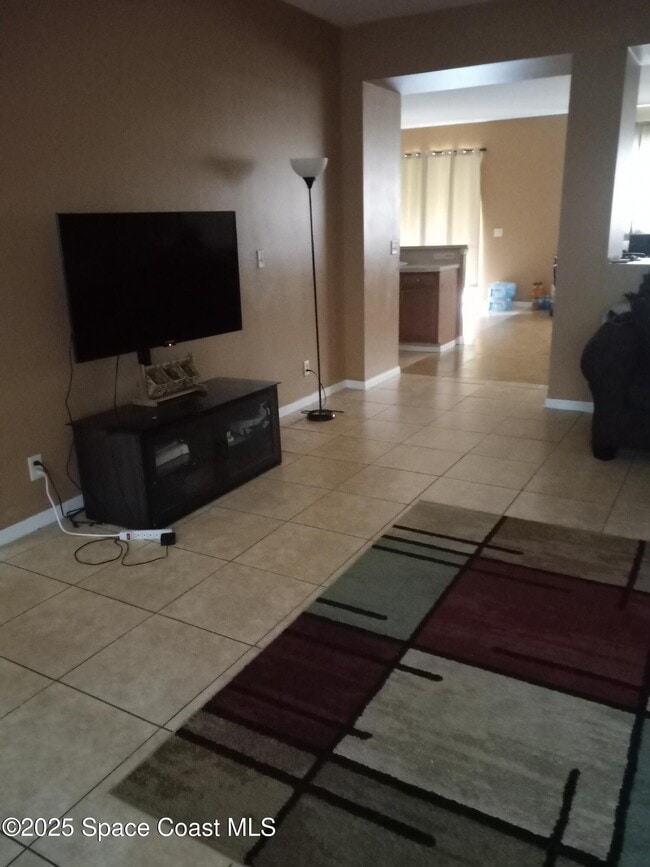 Photo - 561 Lambert St SW