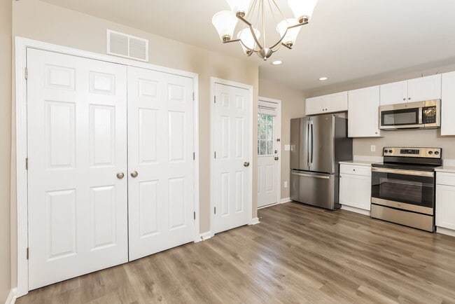 Photo - 223 Caddel St