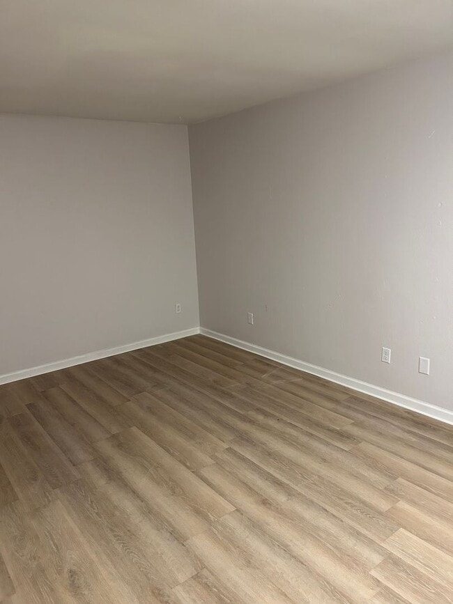 Photo - 1512 W 4th St Unit Apt B
