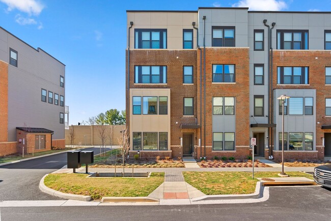Building Photo - 3BD/2.5BA - Derwood Townhouse Condo - Attached 1 Car Garage