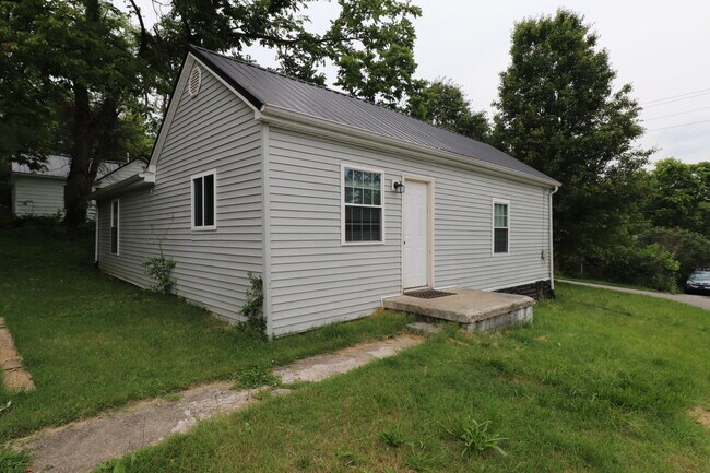 Photo - 114 E Brown St House