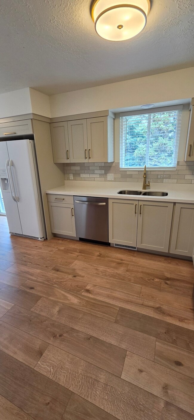 Photo - 386 W 1125 N