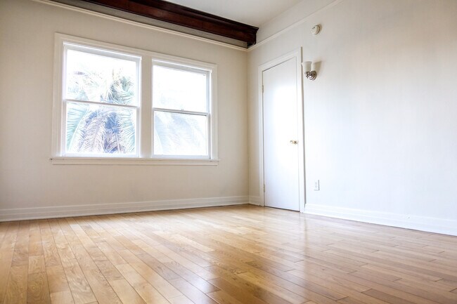 453-455 N. Curson Ave