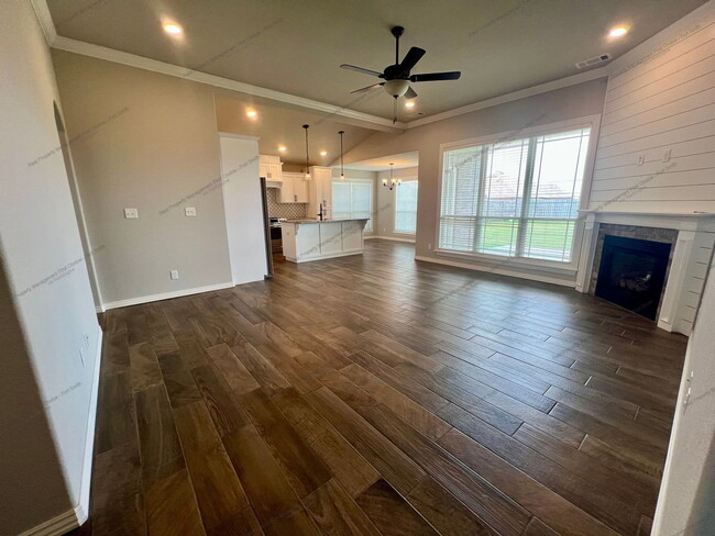 Photo - 9007 Hawthorne Ln