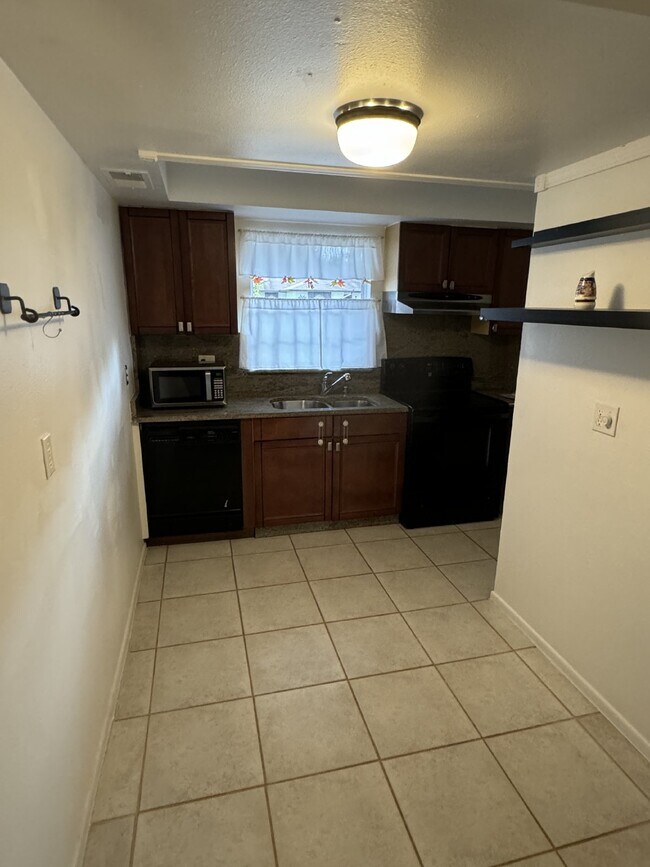 Photo - Charming 2-Bedroom Duplex with Fireplace i...