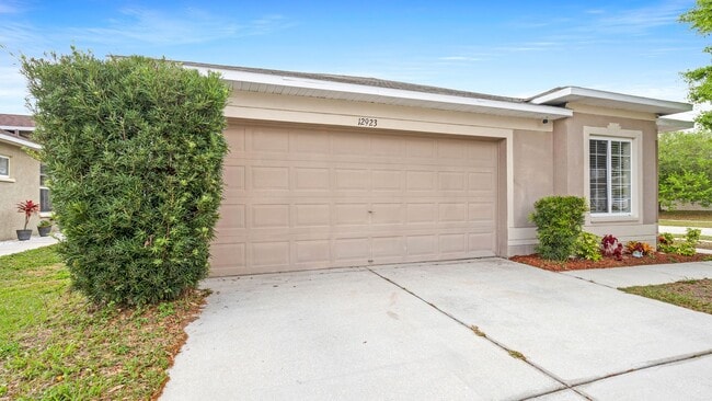 Building Photo - Single Story 3 bedroom 2 bathroom rental h...