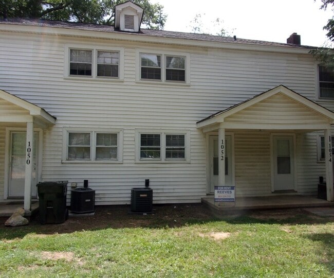 Photo - Recently Renovated 2 Bedroom 1 1/2 Bath Townhome - 1 Block from Winthrop