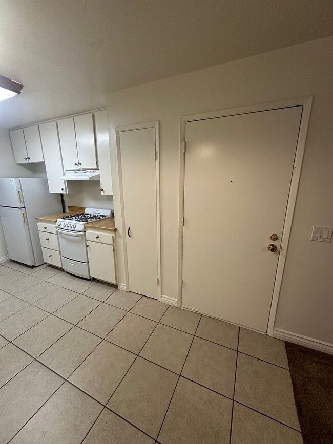 Photo - Upstairs 2BD/1BA Condo with 1 reserved cov...