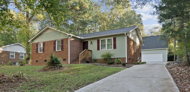Building Photo - Updated 3-Bed Ranch w/ Modern Touches in D...