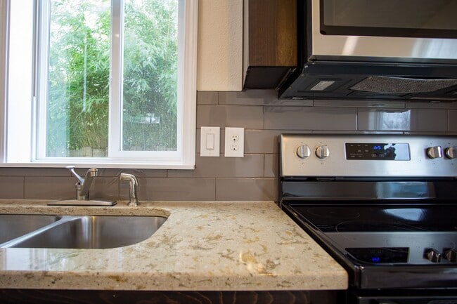 Photo - 1846 SE Harold St Unit B