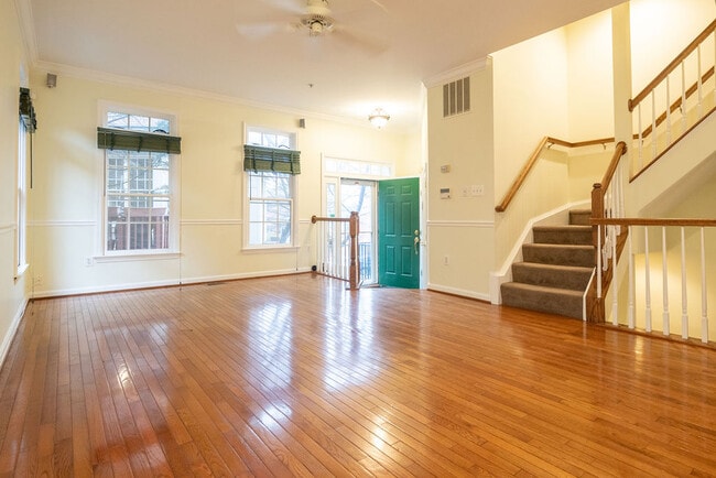 Building Photo - 719 N Vermont St Rental