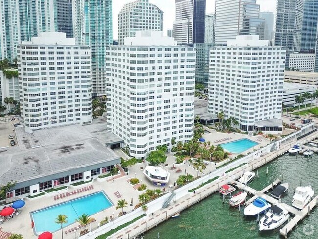 Building Photo - 825 Brickell Bay Dr Unit 2050 Rental