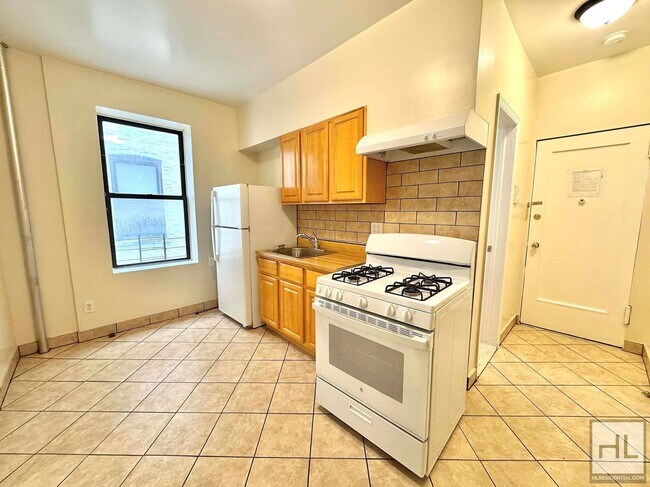 Photo - 85 STREET Unidad 2A