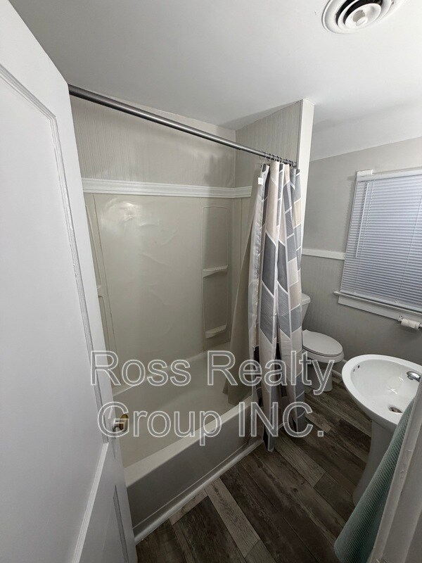 Photo - 2835 Midwood Ave