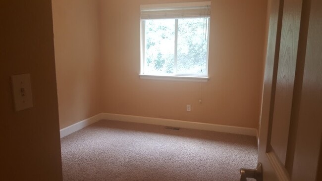 Photo - 431 SE Spring St