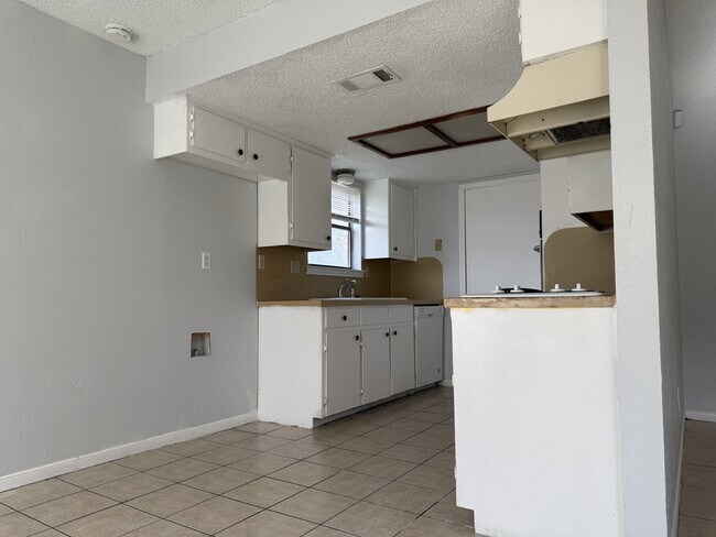 Photo - 2102 Spicewood Dr