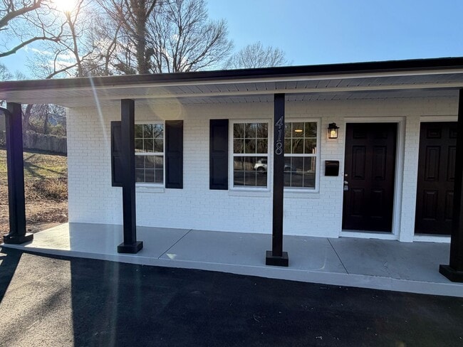 Building Photo - S Mulberry Duplex Unit SM418