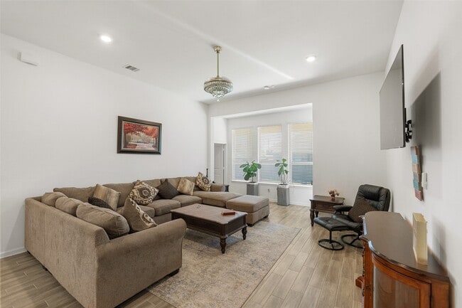 Photo - 11107 Willamer St