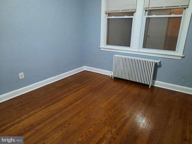 Building Photo - 1401 Staples St NE Unit 1 Rental