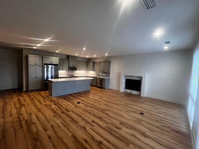 712 N Magnolia St Unidad B