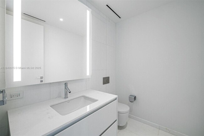 Building Photo - 300 Biscayne Blvd Way Unit 2906W Rental
