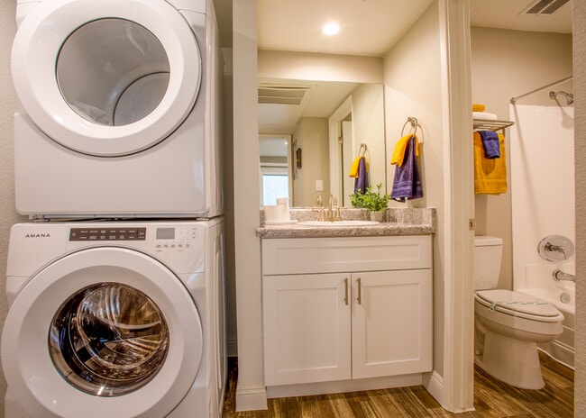Furnished Jr 1 Bd Washer/Dryer