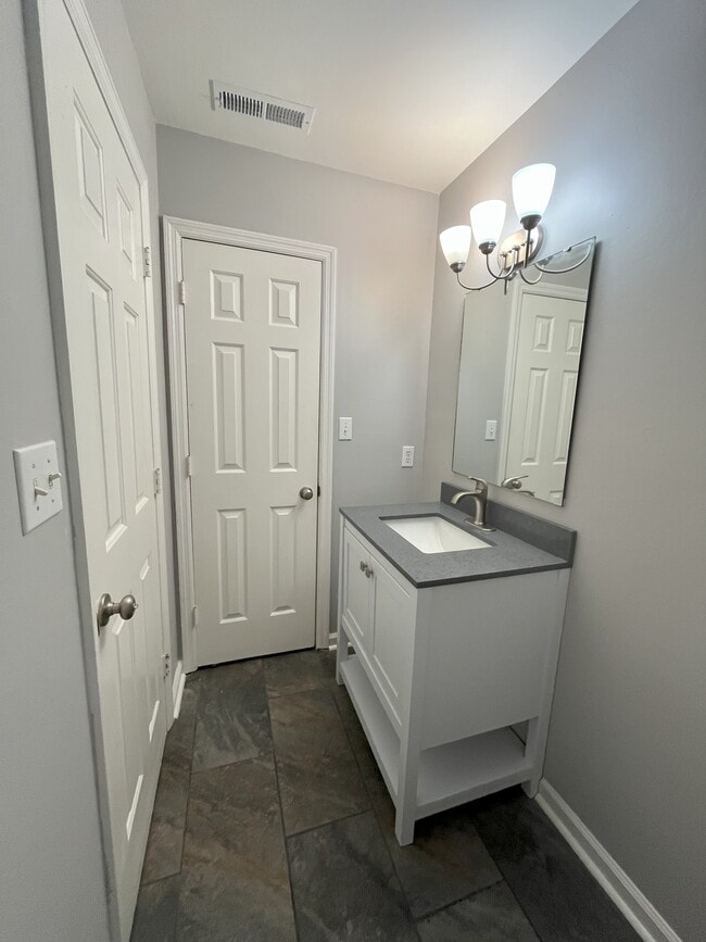 Photo - 1303 Dover St