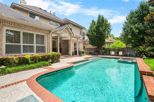 Photo - 131 E Beckonvale Cir