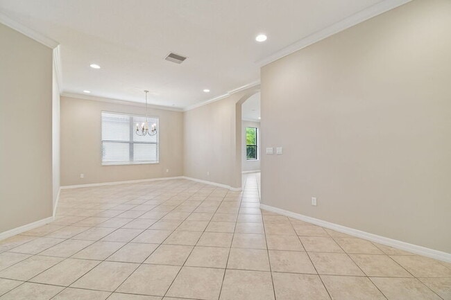 Photo - 127 Silver Falls Dr