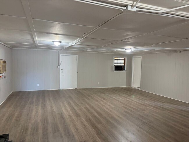 Photo - 6139 Belcrest St