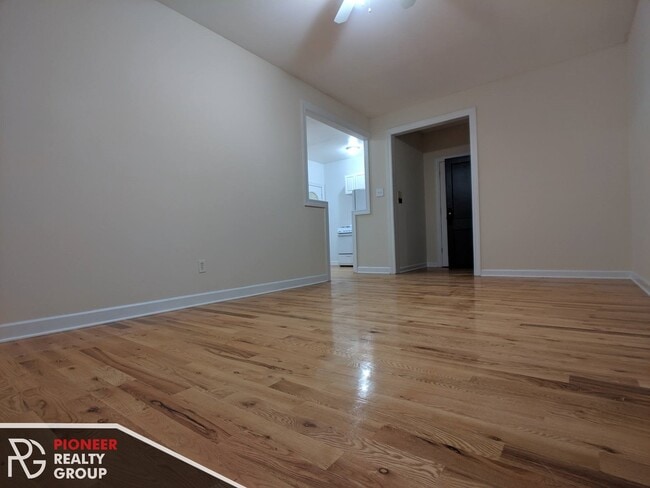 Photo - 3721 N Pine Grove Ave