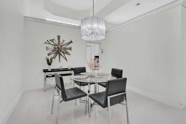 Photo - 6564 Somerset Cir