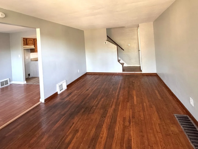 Photo - 233 Saylong Dr