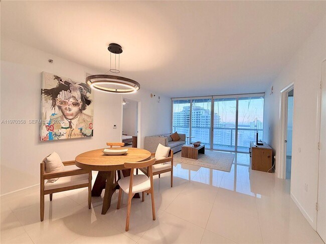 Photo - 465 Brickell Ave Unidad 2705