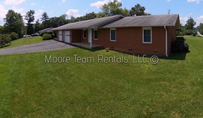 2/2 & Office - Spacious Duplex - 2/2 & Office - Spacious Duplex House