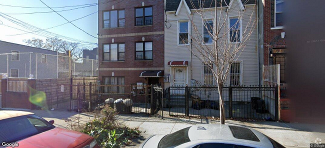 Building Photo - 152 Bradford St Rental