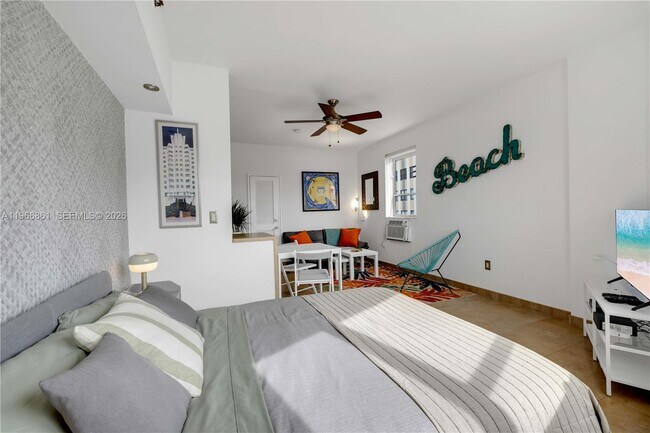 Photo - 255 W 24th St Unidad 542